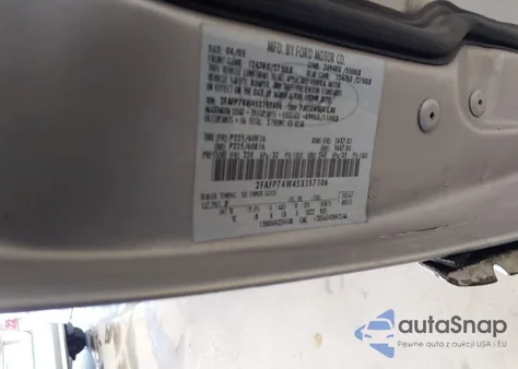 2005 Ford Crown Victoria Lx/Lx Sport z USA, uszkodzony, nr VIN 2FAFP74W45X157106